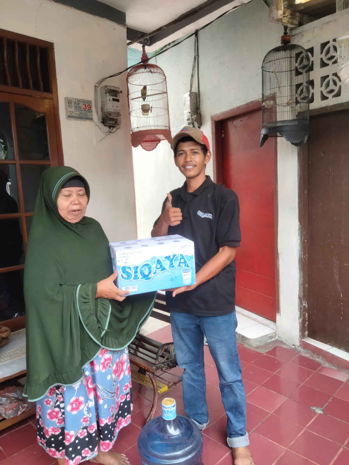 Kegiatan Sosial Distribusi Air Mineral Siqaya