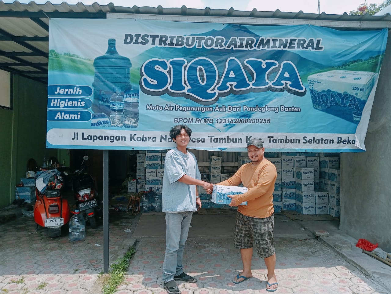 Pengiriman Galon Air Mineral Siqaya ke Pelanggan